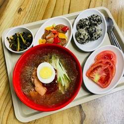 물냉면